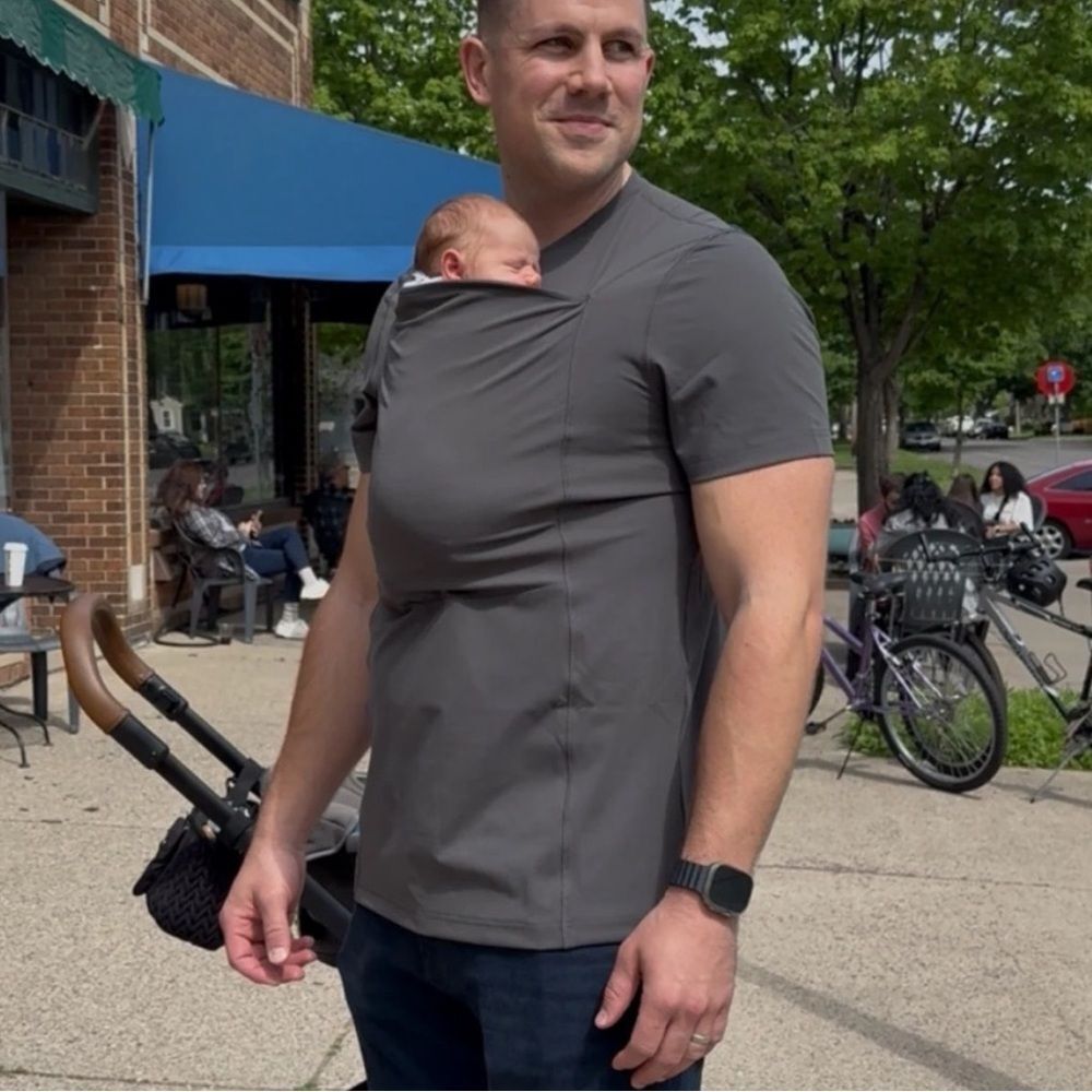 Lalabu Dad Baby Wearing V-Neck T-Shirt Gray Kangaroo Pouch